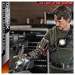 Hot Toys - IM - Tony Stark (Mech Test Version) collectible figure (Deluxe)_PR10.jpg
