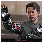 Hot Toys - IM - Tony Stark (Mech Test Version) collectible figure_PR9.jpg