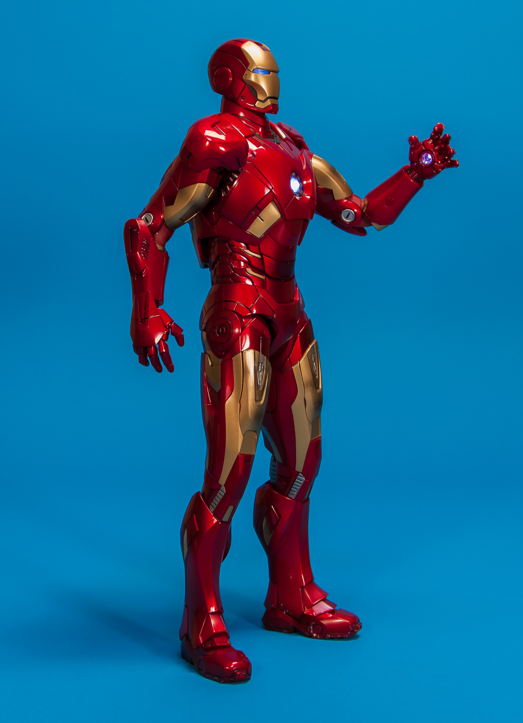 Avengers-Iron-Man-Mark-VII-MMS-185-Hot-Toys-002.jpg