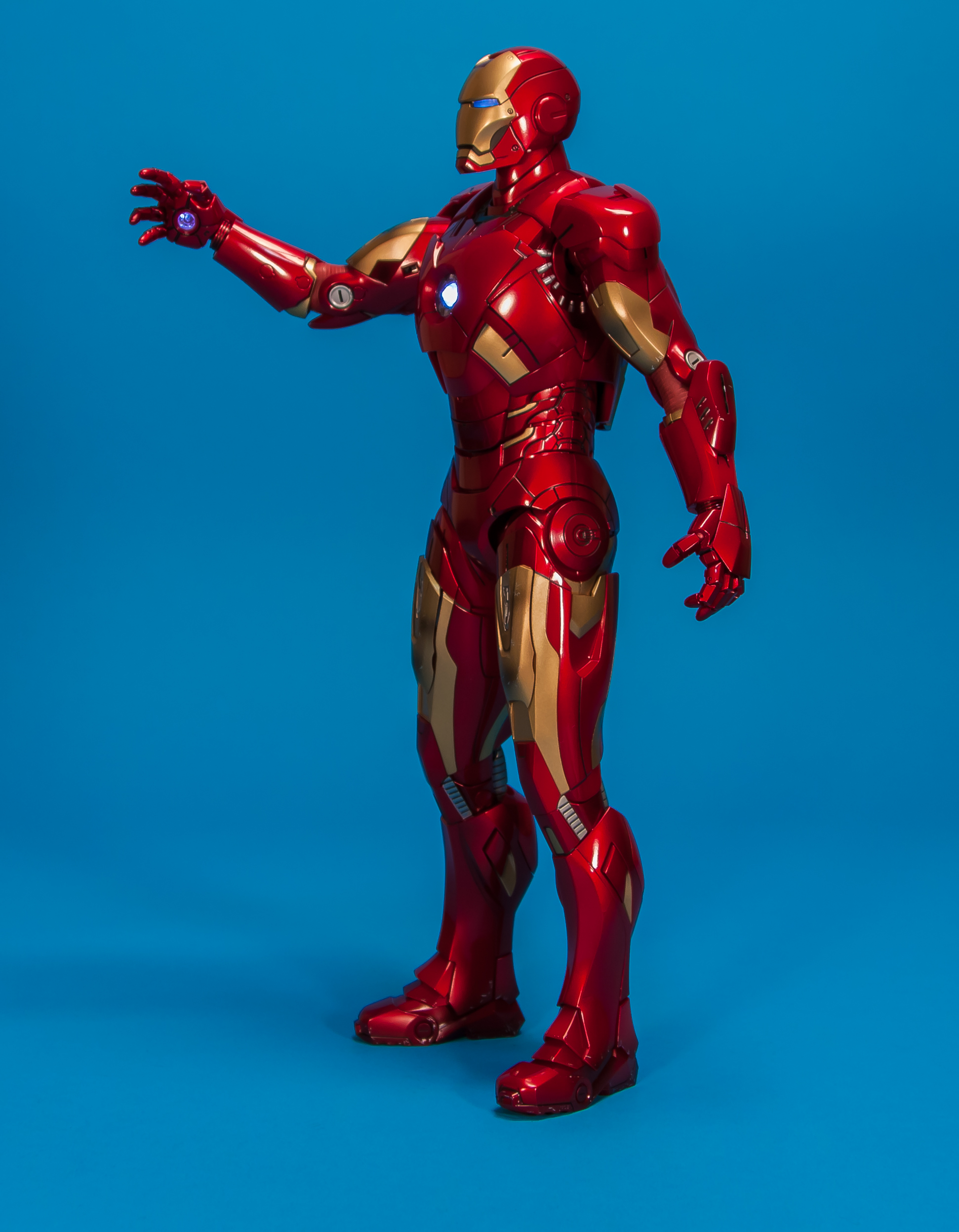 Avengers-Iron-Man-Mark-VII-MMS-185-Hot-Toys-003.jpg