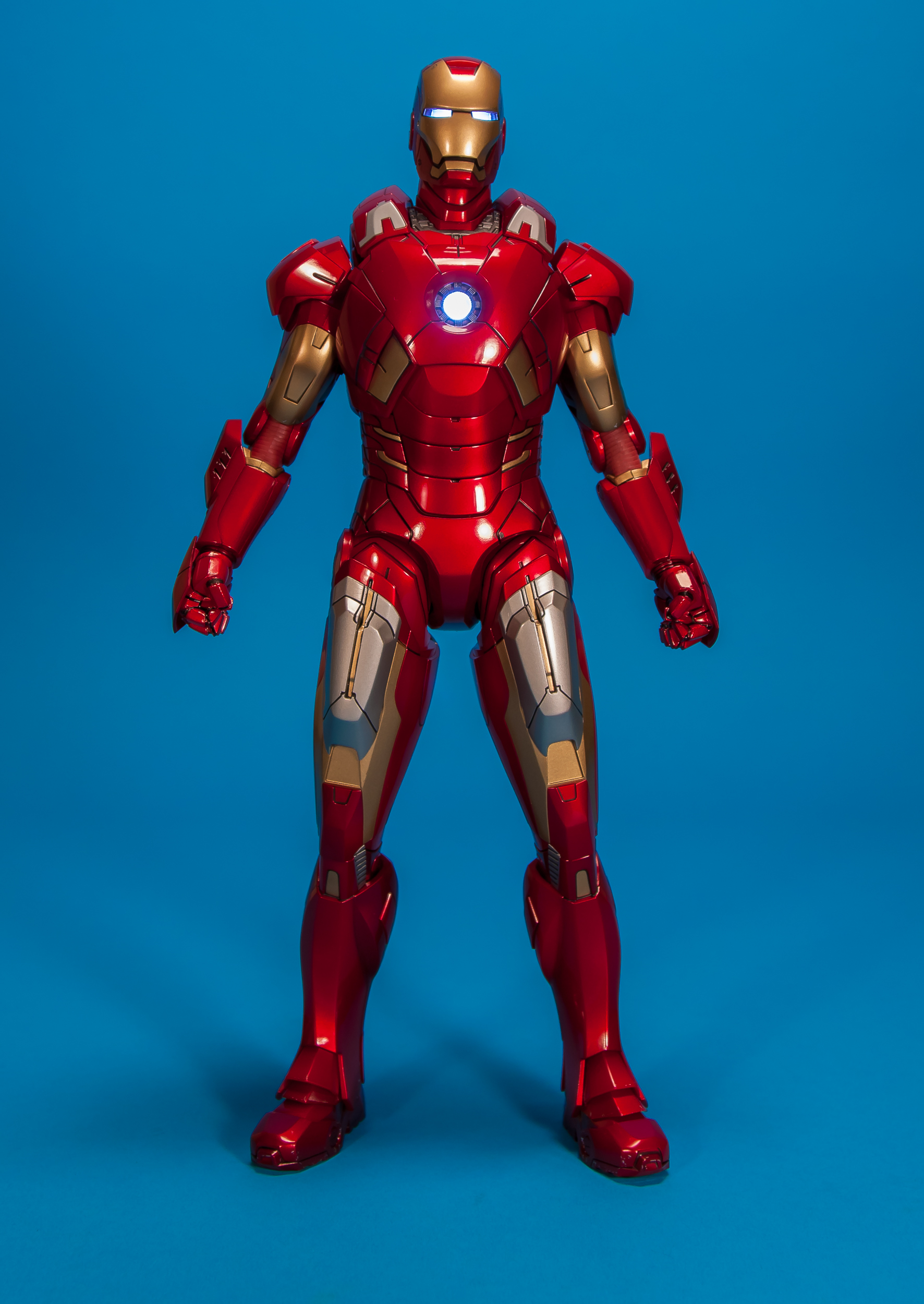 Avengers-Iron-Man-Mark-VII-MMS-185-Hot-Toys-005.jpg