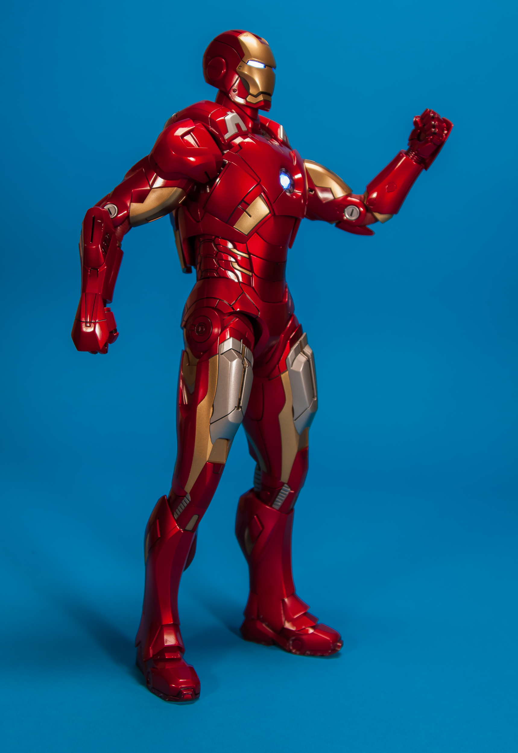 Avengers-Iron-Man-Mark-VII-MMS-185-Hot-Toys-006.jpg