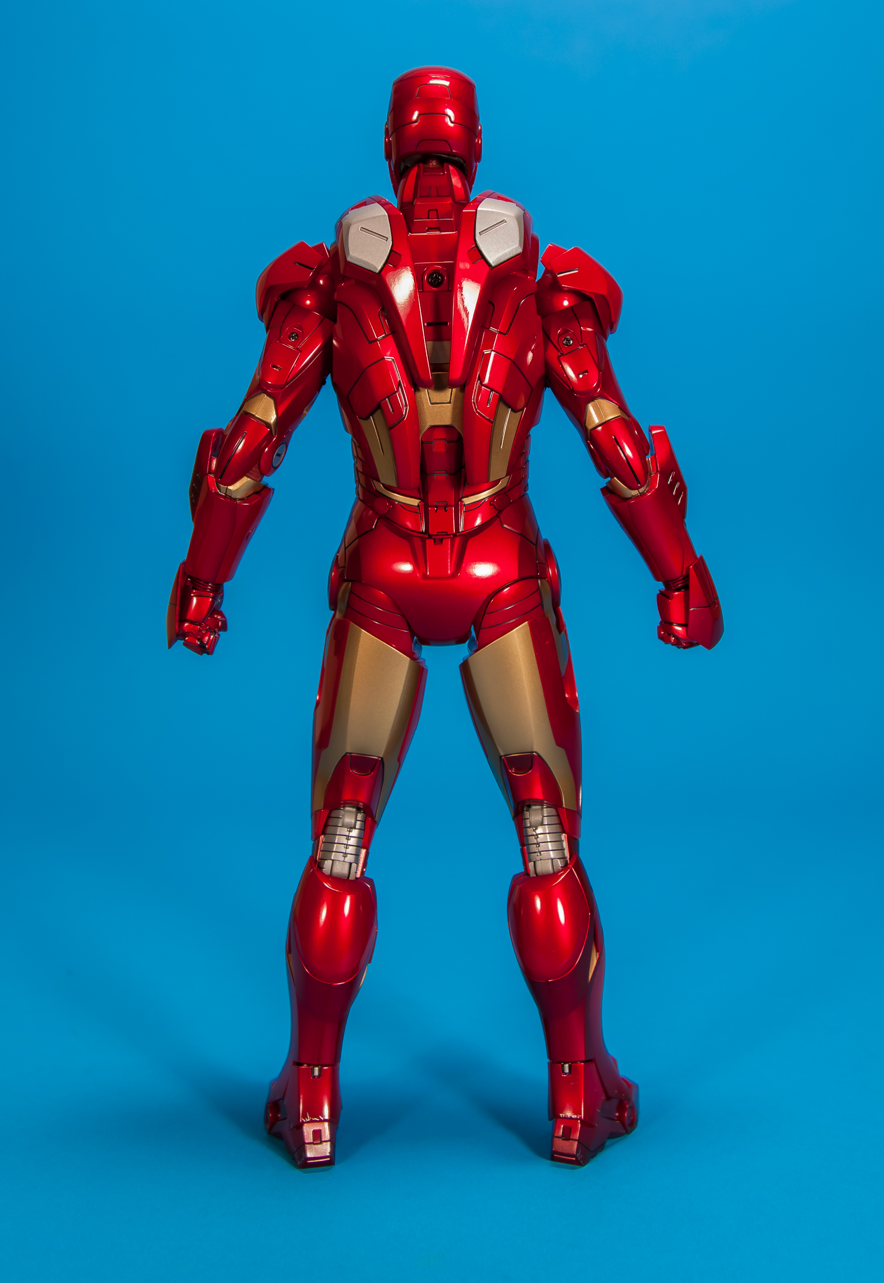 Avengers-Iron-Man-Mark-VII-MMS-185-Hot-Toys-008.jpg