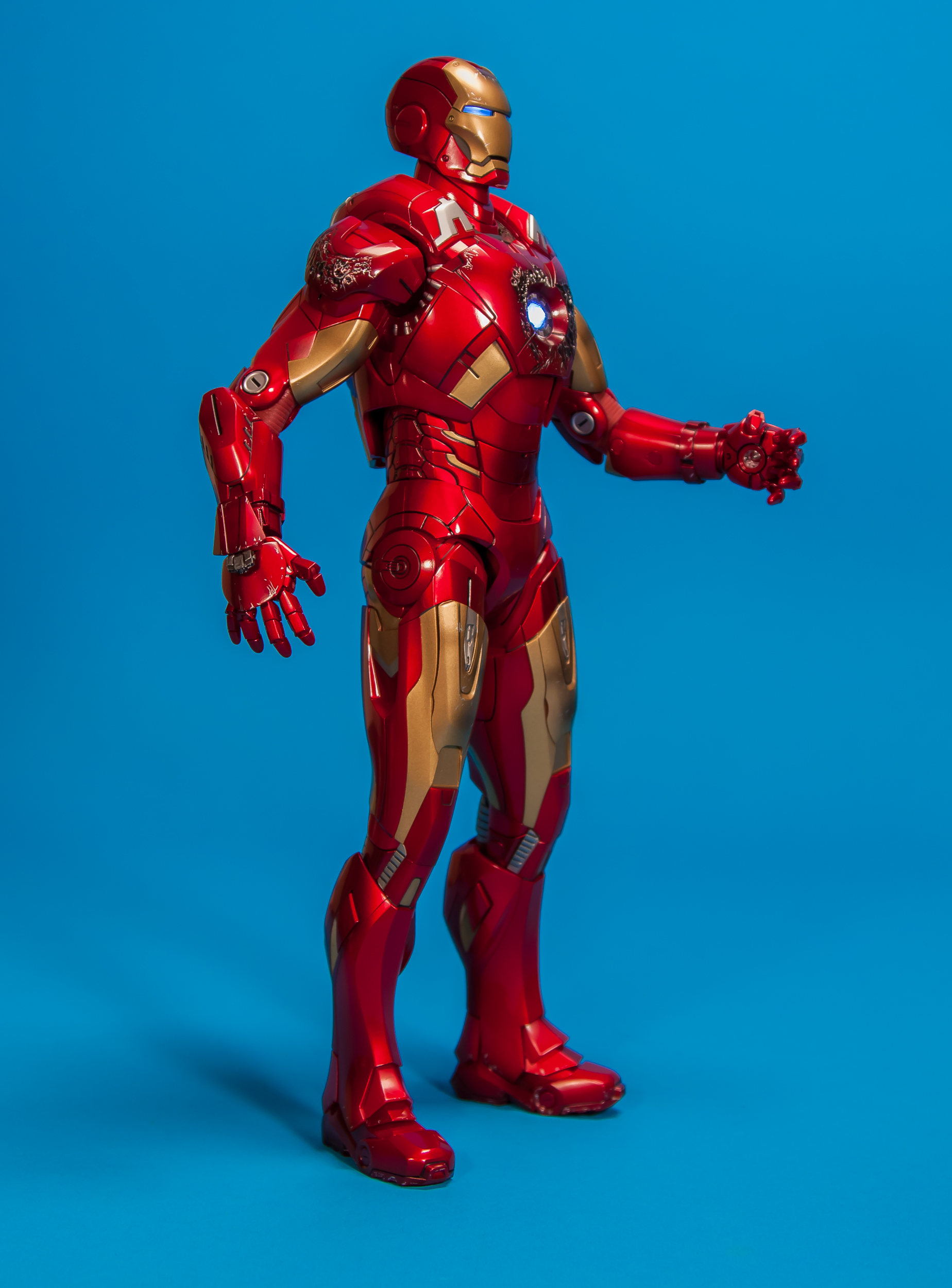 Avengers-Iron-Man-Mark-VII-MMS-185-Hot-Toys-010.jpg
