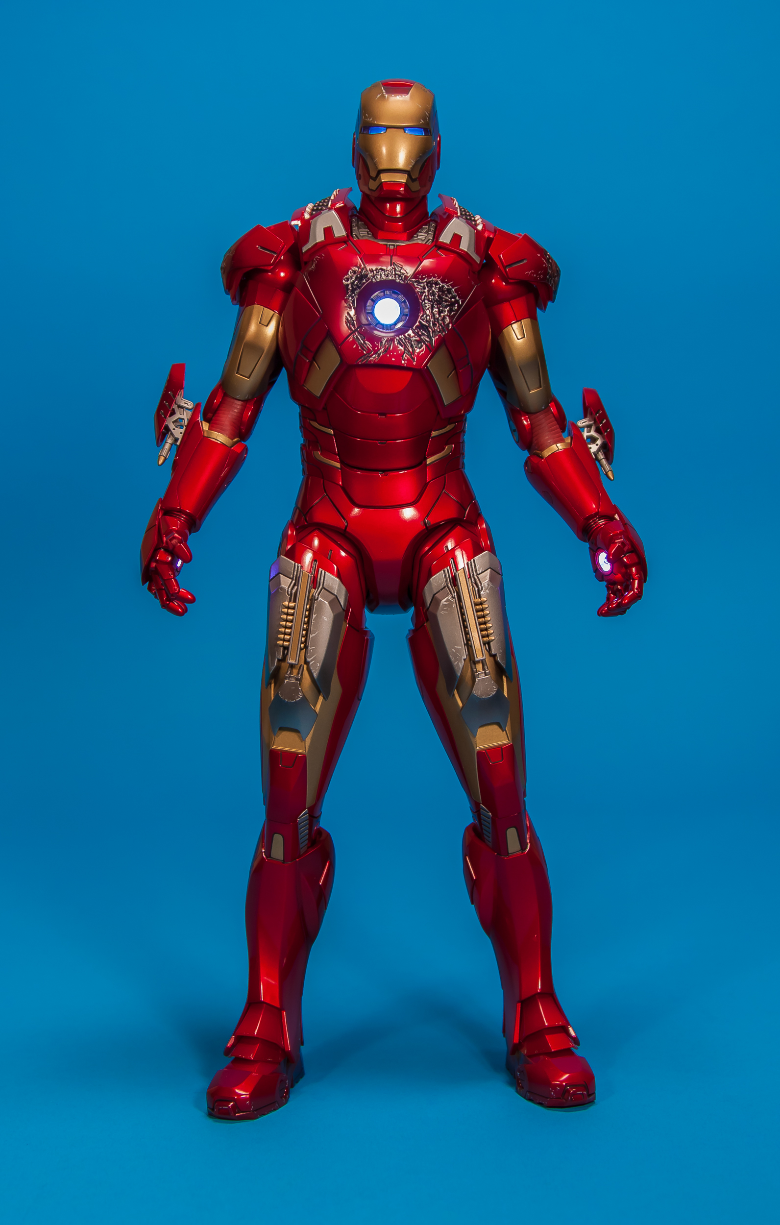 Avengers-Iron-Man-Mark-VII-MMS-185-Hot-Toys-013.jpg