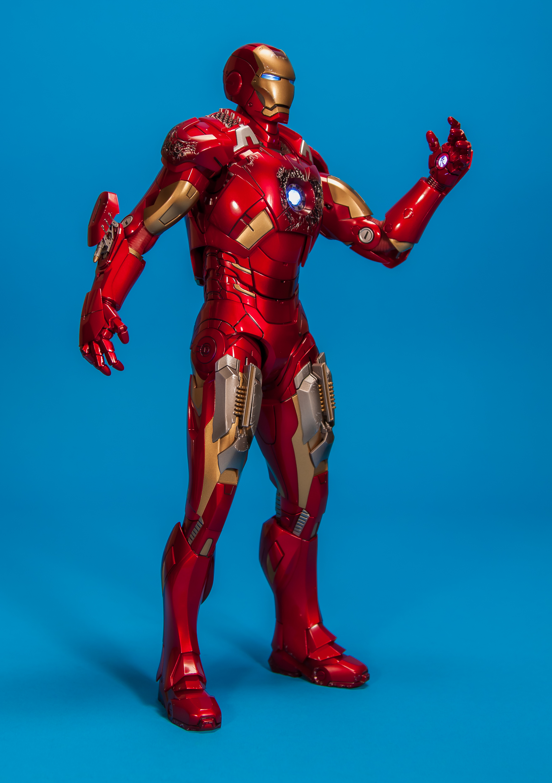 Avengers-Iron-Man-Mark-VII-MMS-185-Hot-Toys-014.jpg