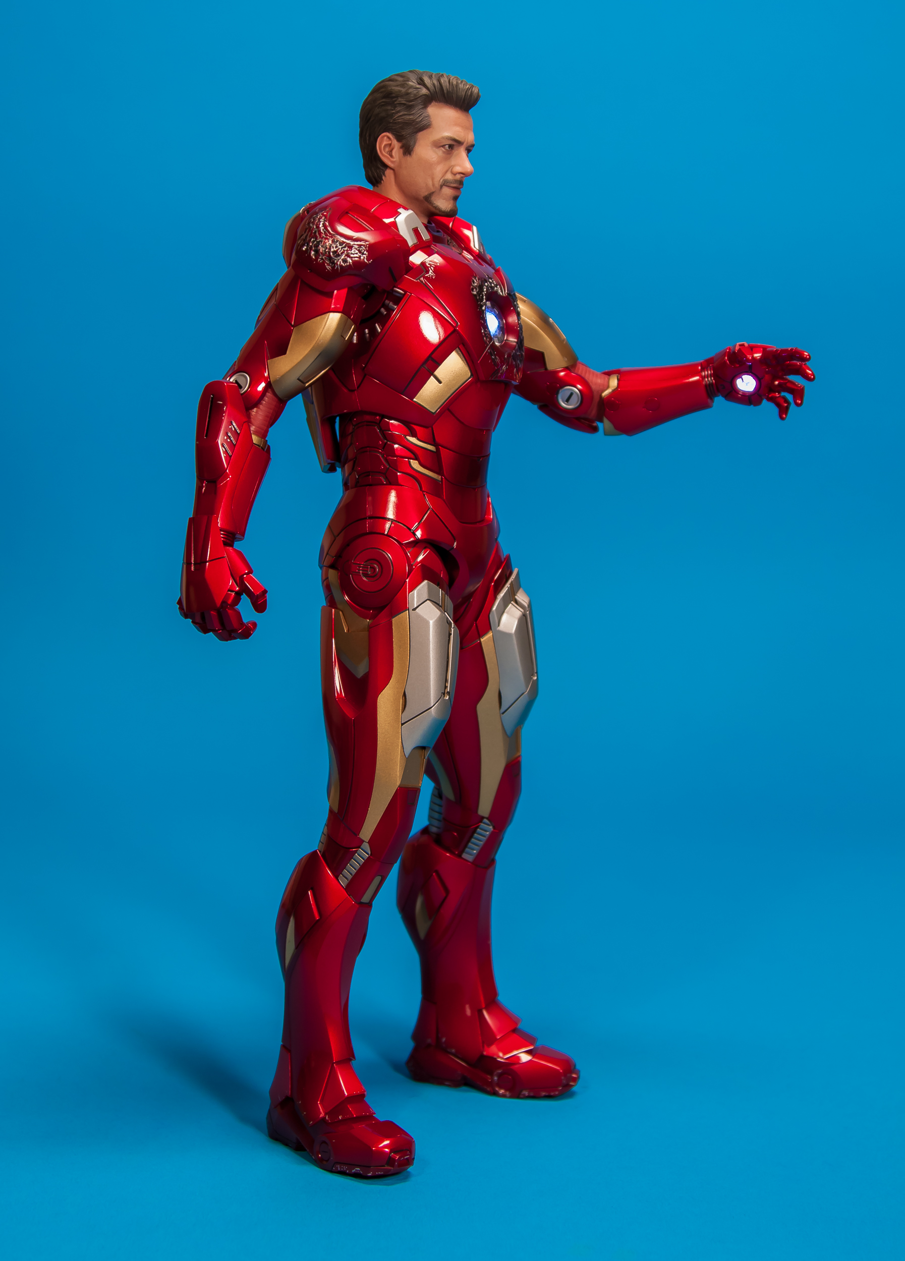 Avengers-Iron-Man-Mark-VII-MMS-185-Hot-Toys-018.jpg