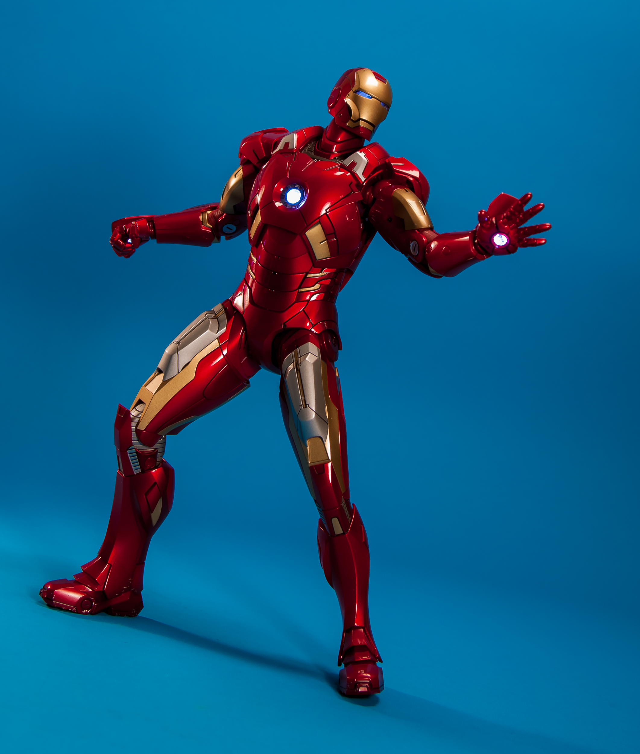 Avengers-Iron-Man-Mark-VII-MMS-185-Hot-Toys-041.jpg