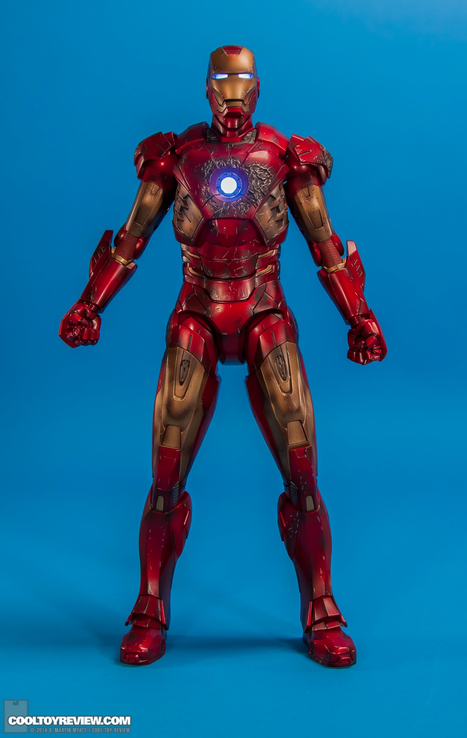 Iron-Man-Mark-VII-Battle-Damaged-Avengers-Hot-Toys-001.jpg