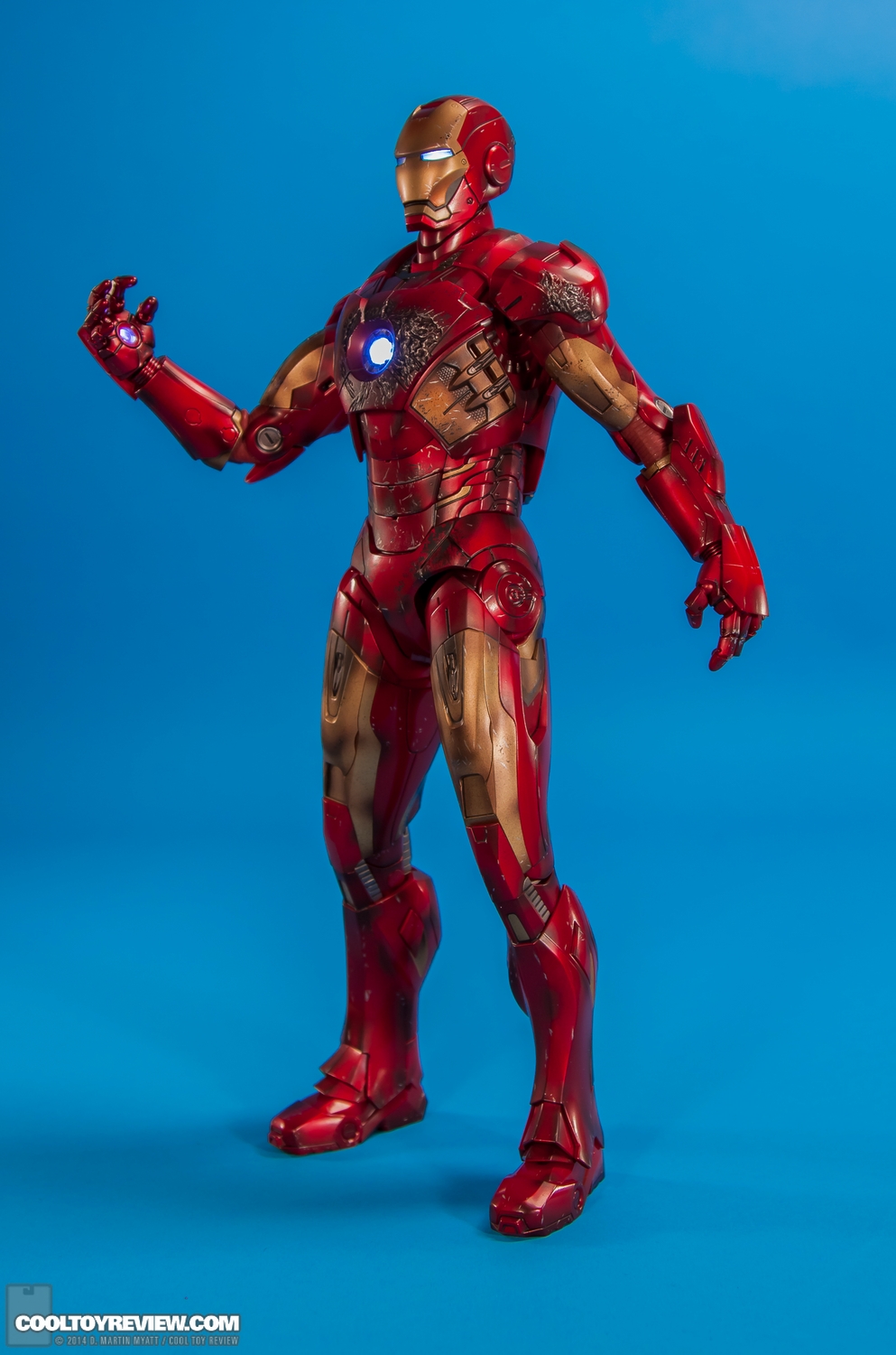 Iron-Man-Mark-VII-Battle-Damaged-Avengers-Hot-Toys-003.jpg