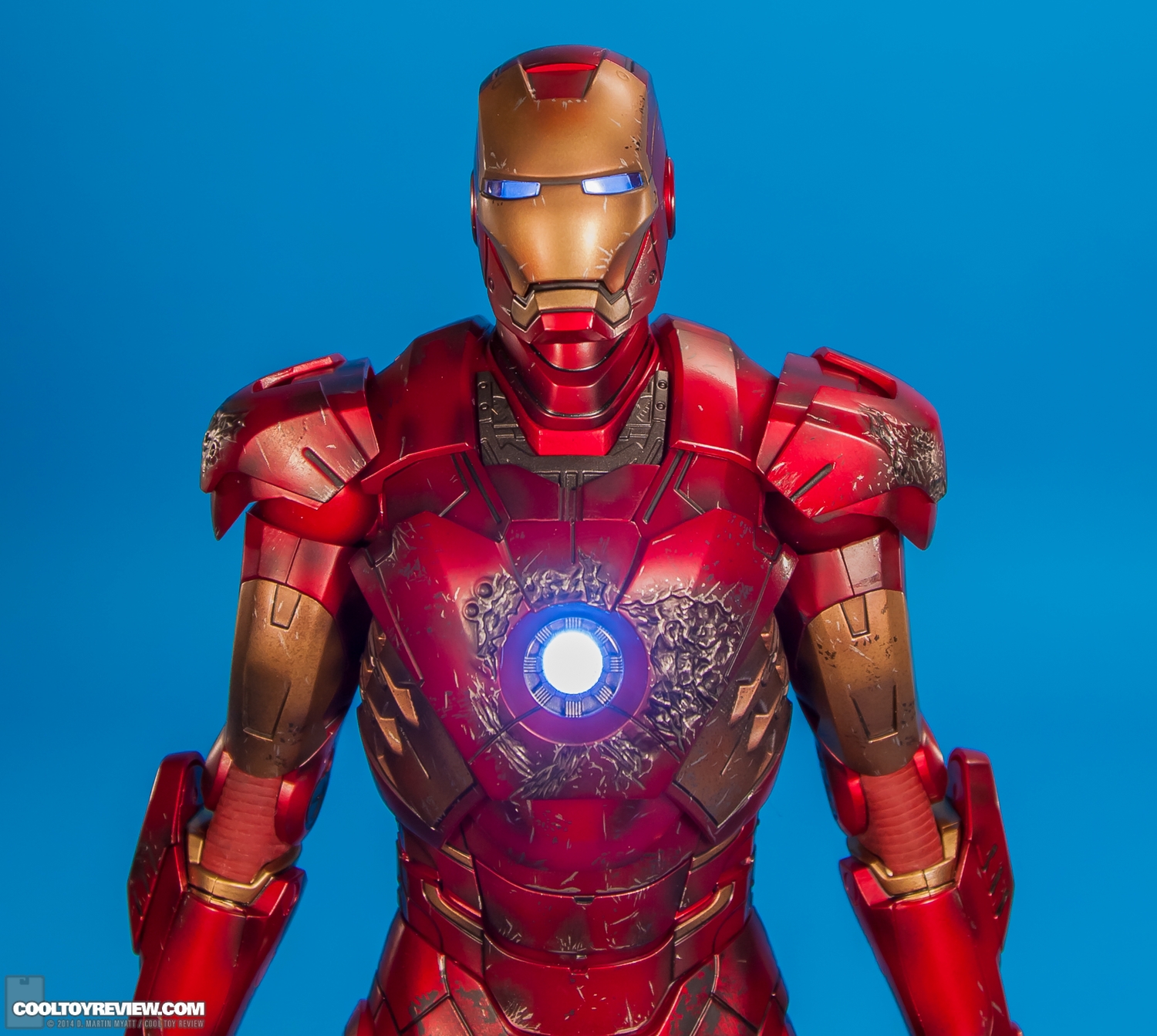 Iron-Man-Mark-VII-Battle-Damaged-Avengers-Hot-Toys-005.jpg