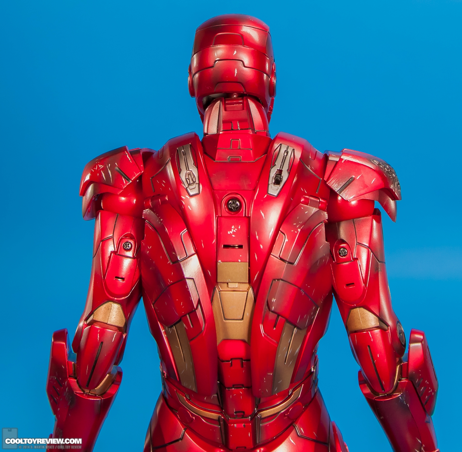 Iron-Man-Mark-VII-Battle-Damaged-Avengers-Hot-Toys-008.jpg