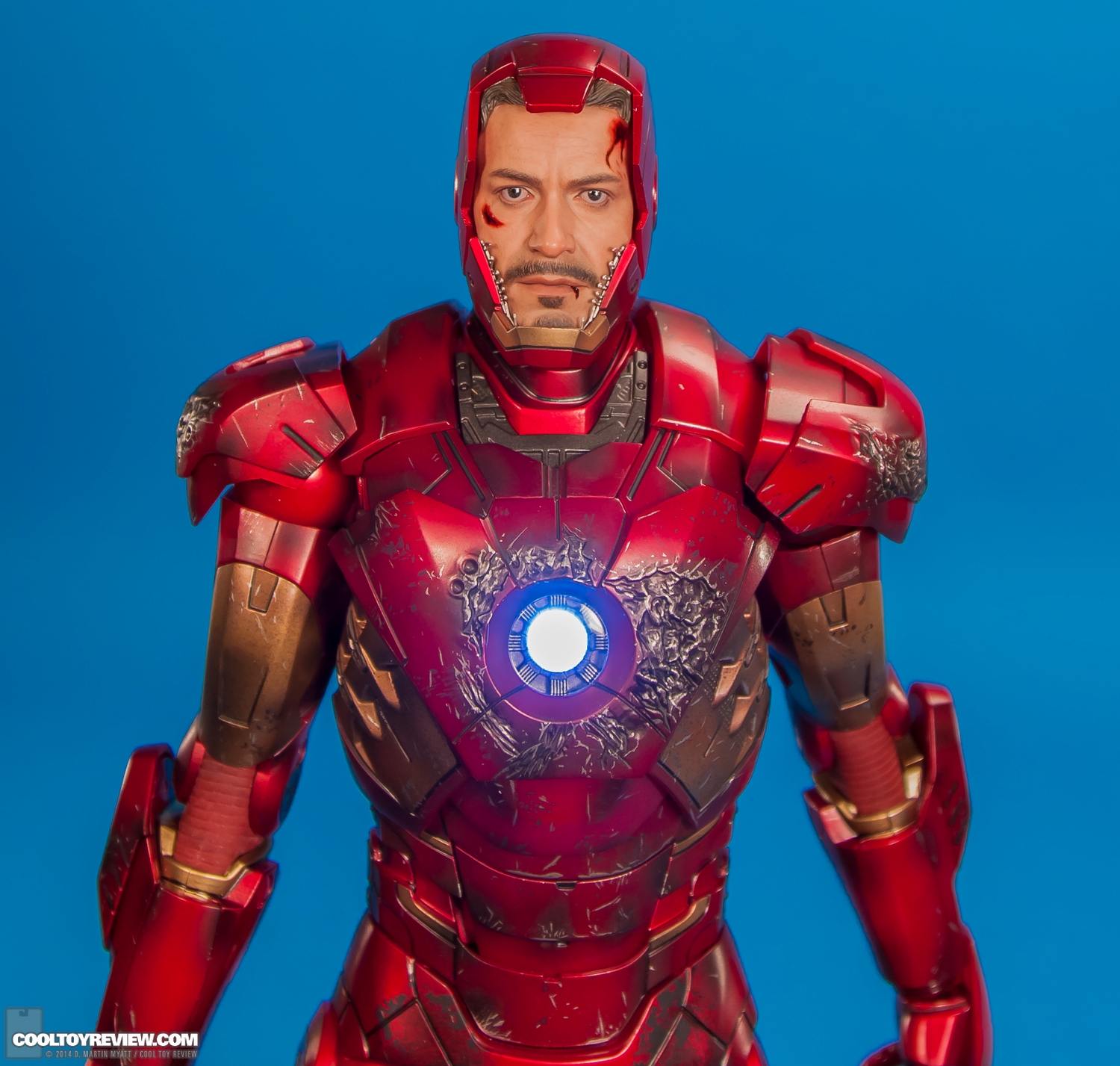 Iron-Man-Mark-VII-Battle-Damaged-Avengers-Hot-Toys-009.jpg