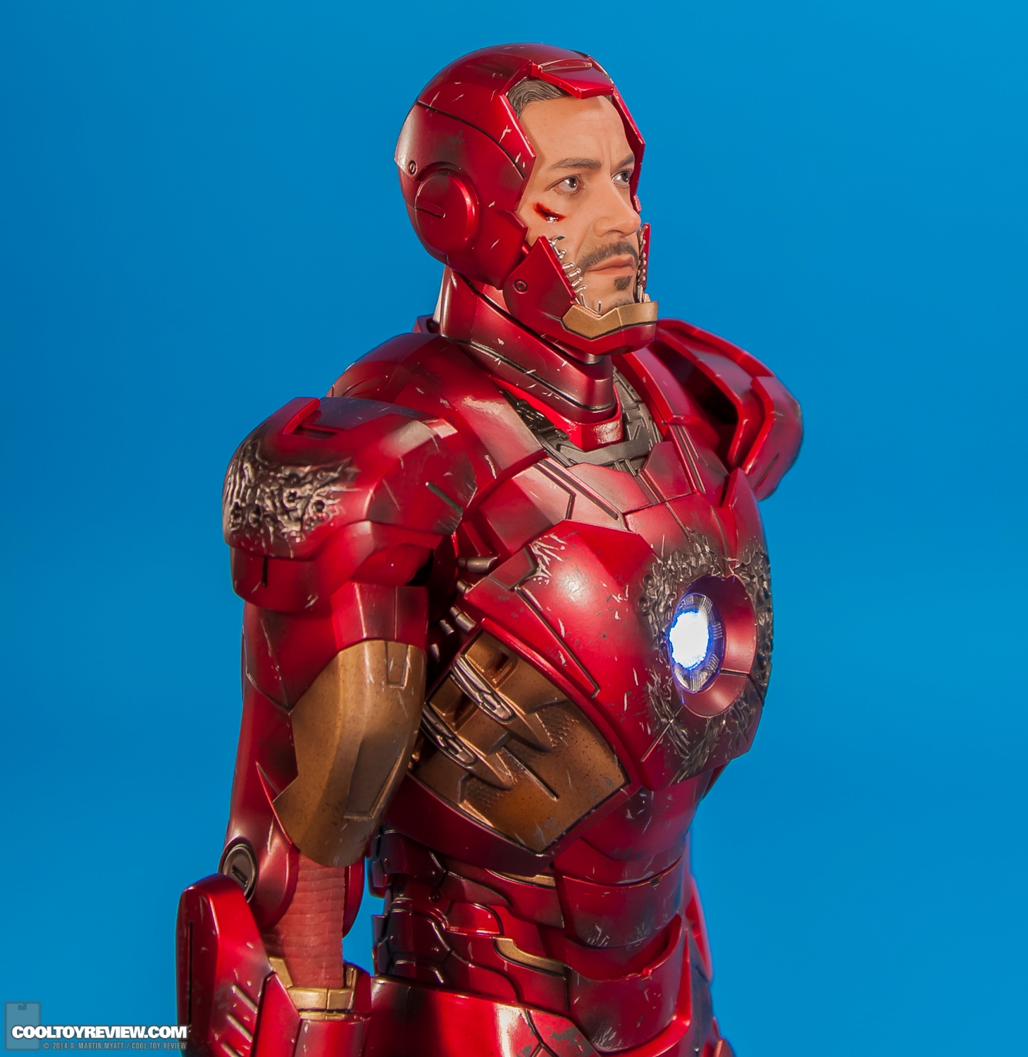 Iron-Man-Mark-VII-Battle-Damaged-Avengers-Hot-Toys-010.jpg