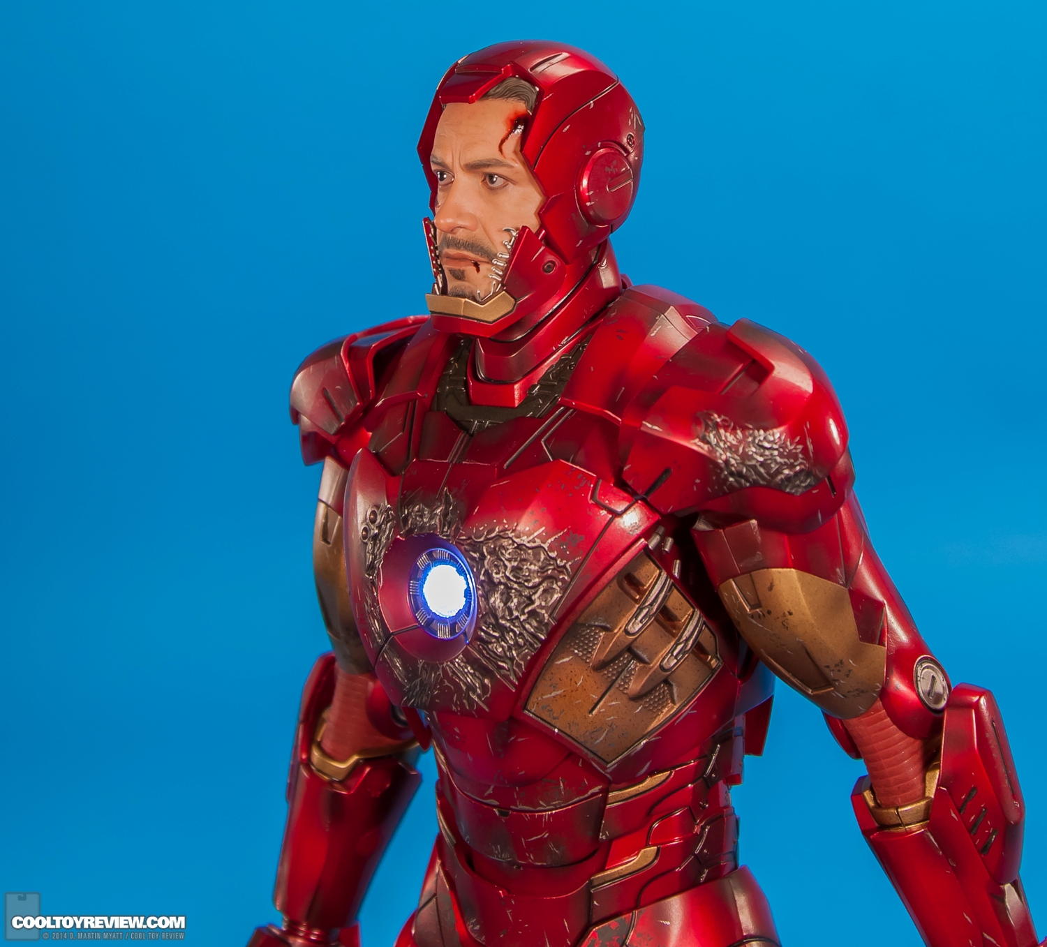 Iron-Man-Mark-VII-Battle-Damaged-Avengers-Hot-Toys-011.jpg