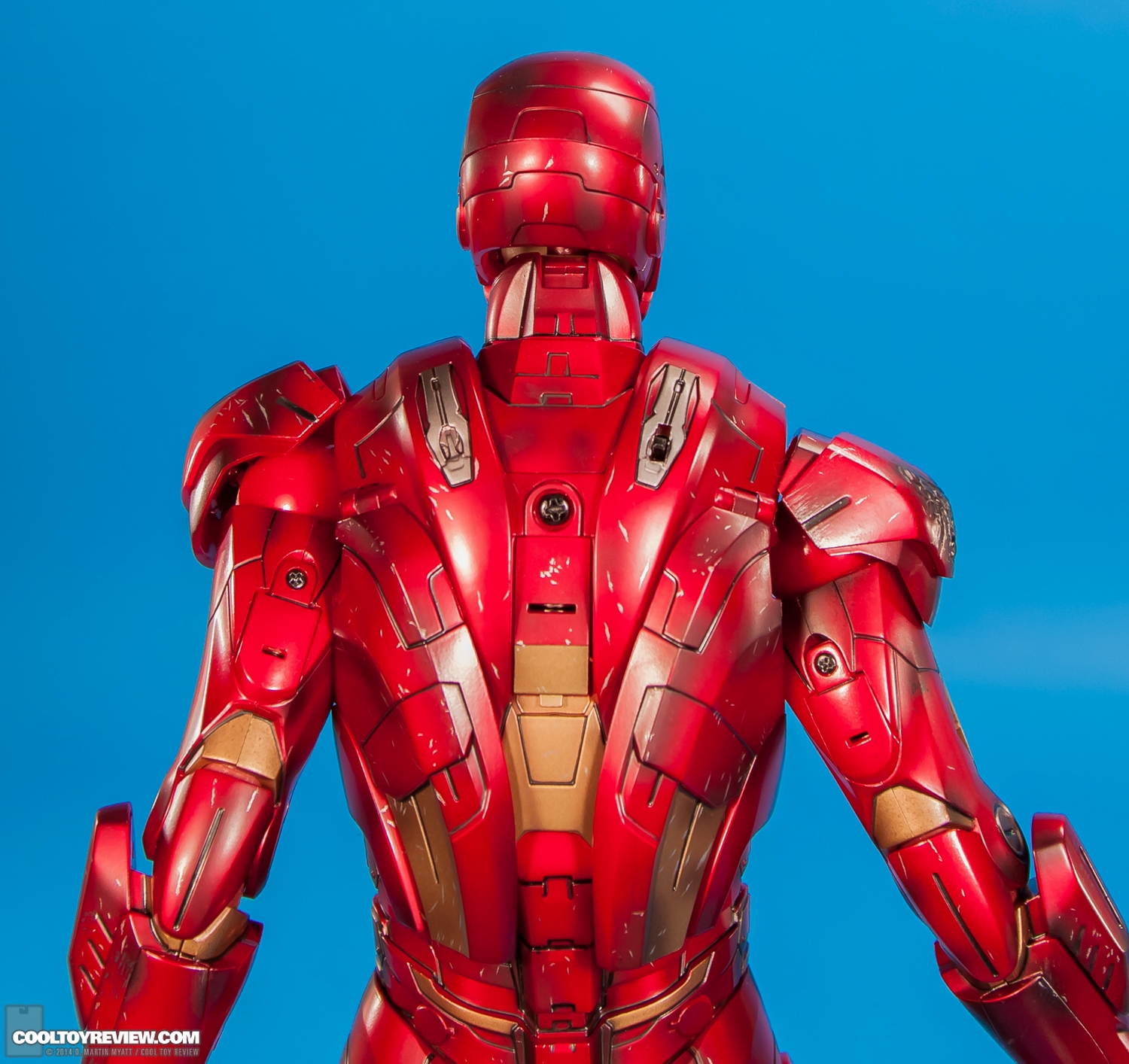 Iron-Man-Mark-VII-Battle-Damaged-Avengers-Hot-Toys-012.jpg