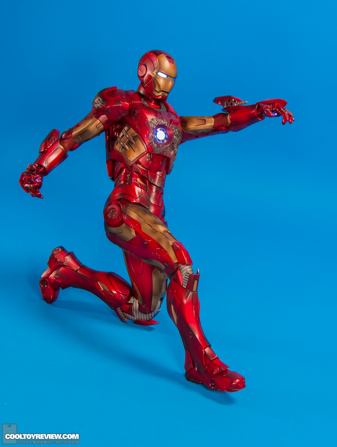 Iron-Man-Mark-VII-Battle-Damaged-Avengers-Hot-Toys-025.jpg