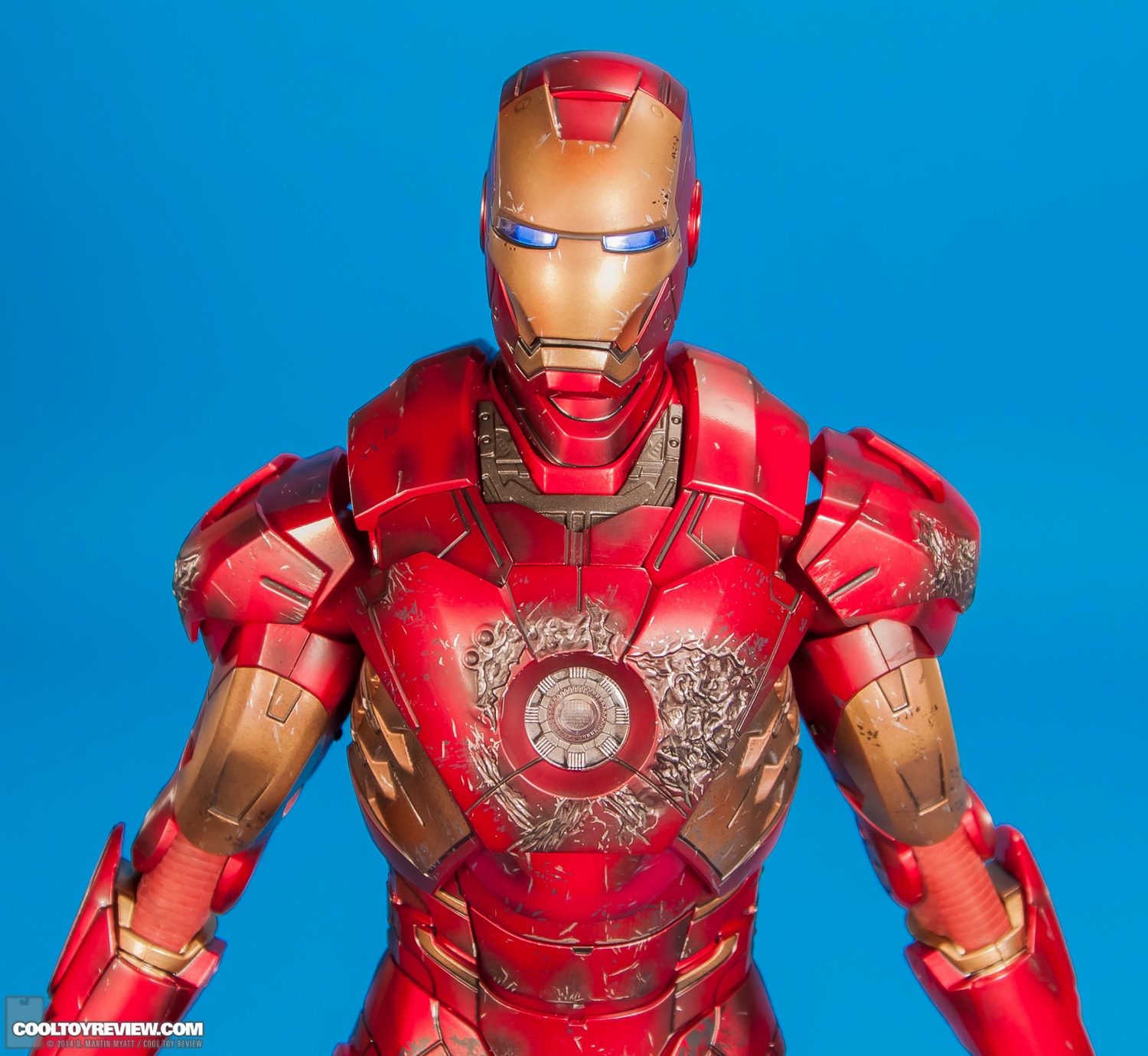 Iron-Man-Mark-VII-Battle-Damaged-Avengers-Hot-Toys-027.jpg