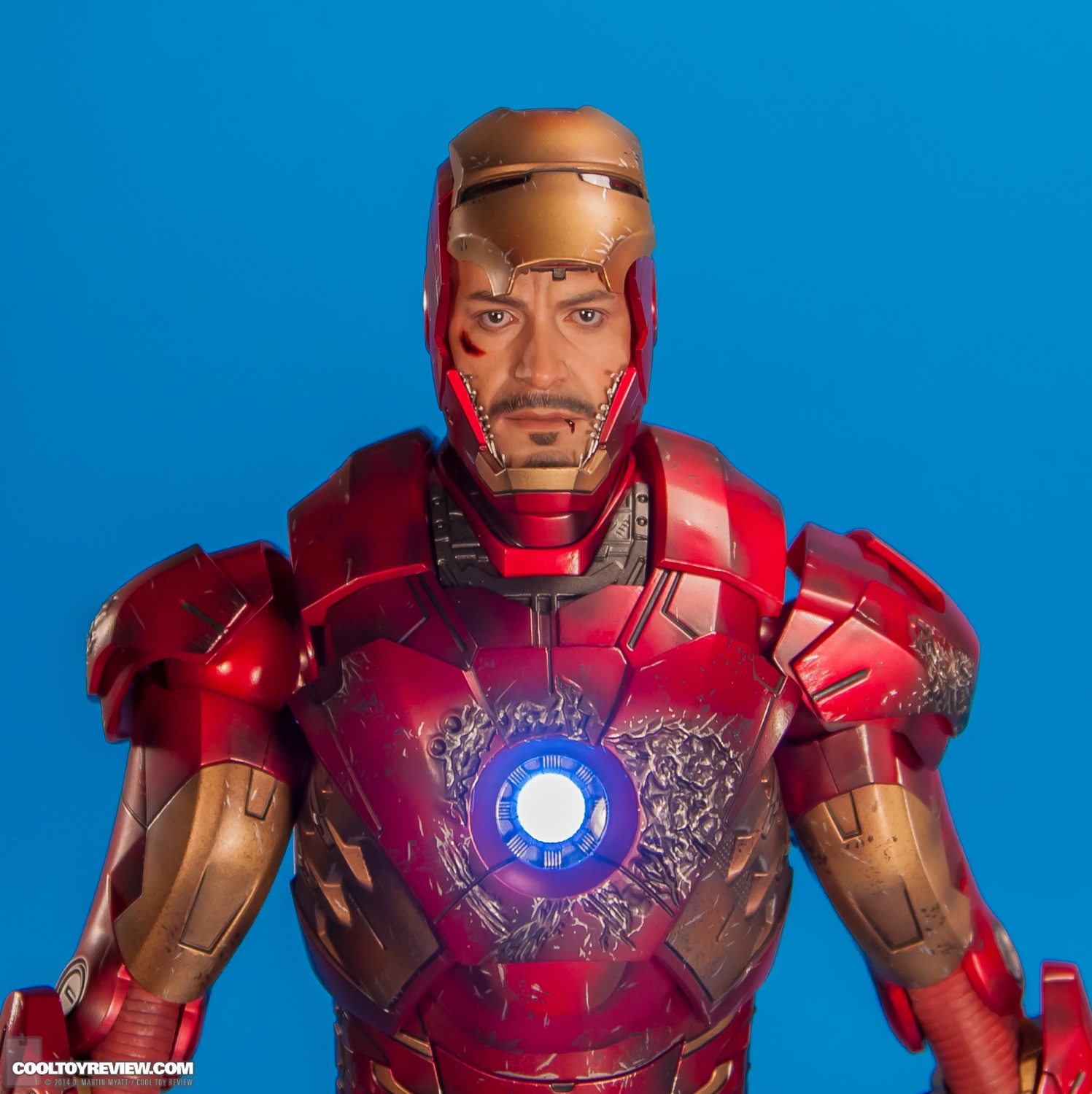 Iron-Man-Mark-VII-Battle-Damaged-Avengers-Hot-Toys-041.jpg