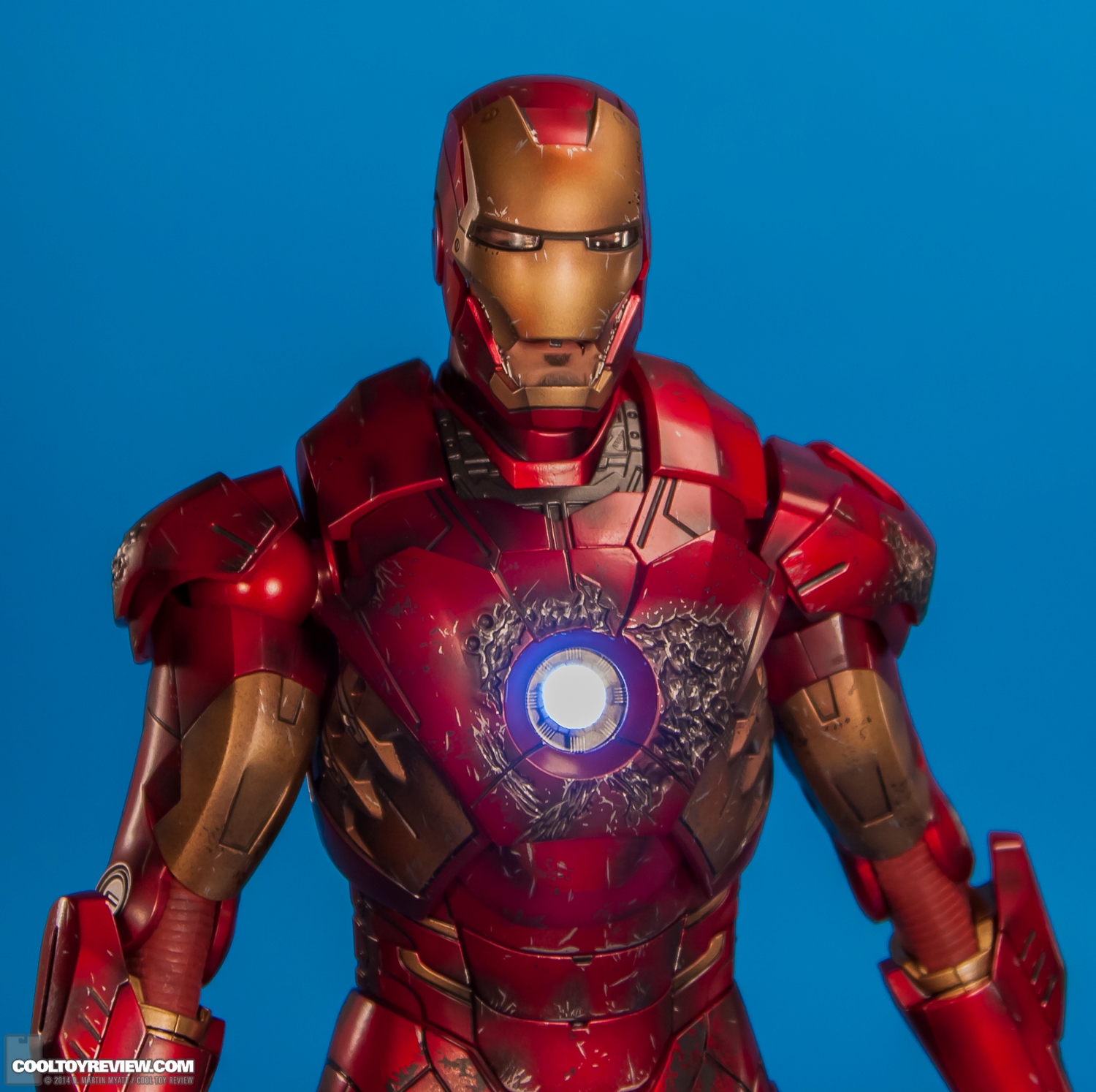 Iron-Man-Mark-VII-Battle-Damaged-Avengers-Hot-Toys-043.jpg