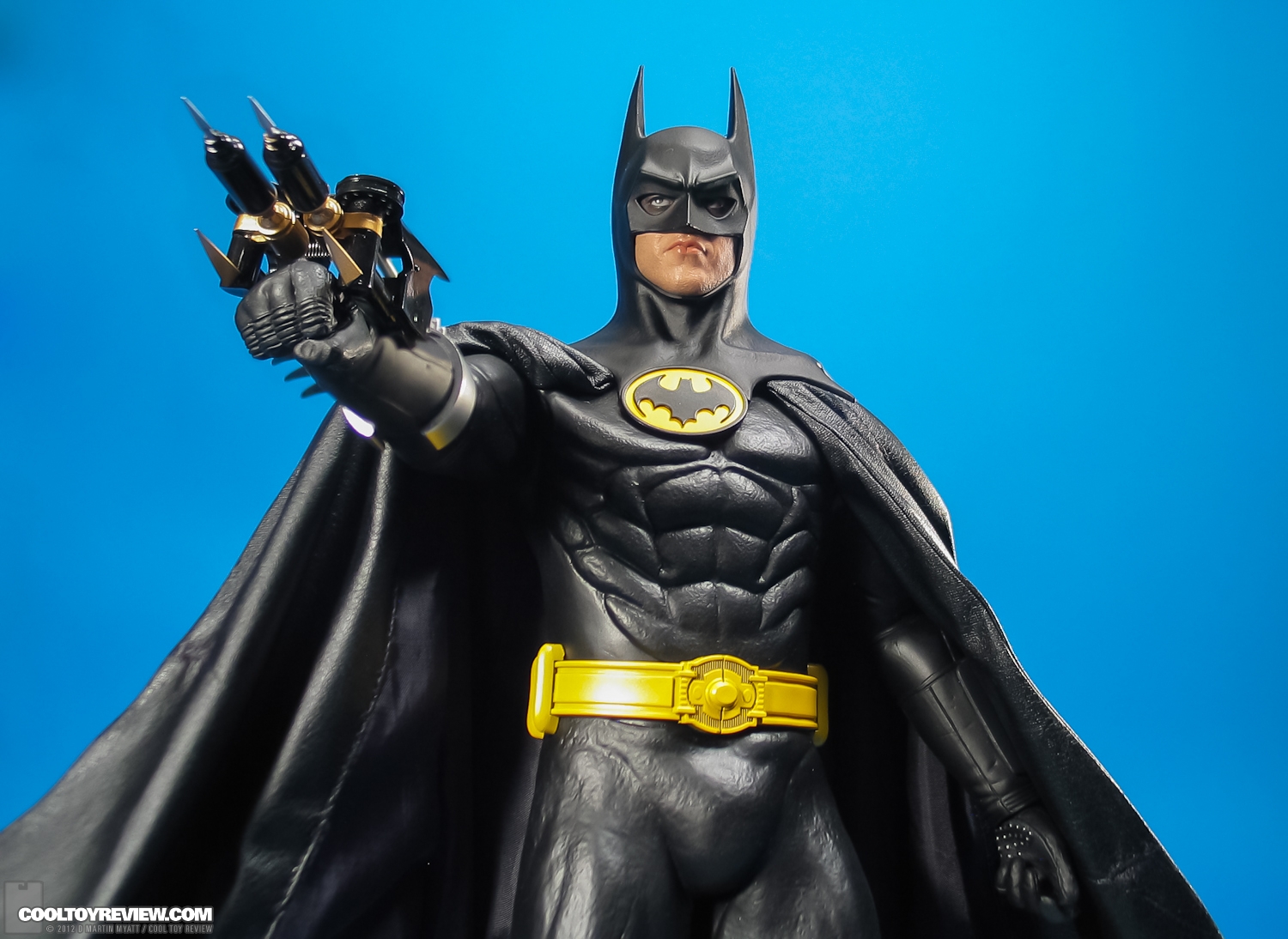 Batman_Michael_Keaton_1989_Hot_Toys_DX-38.jpg