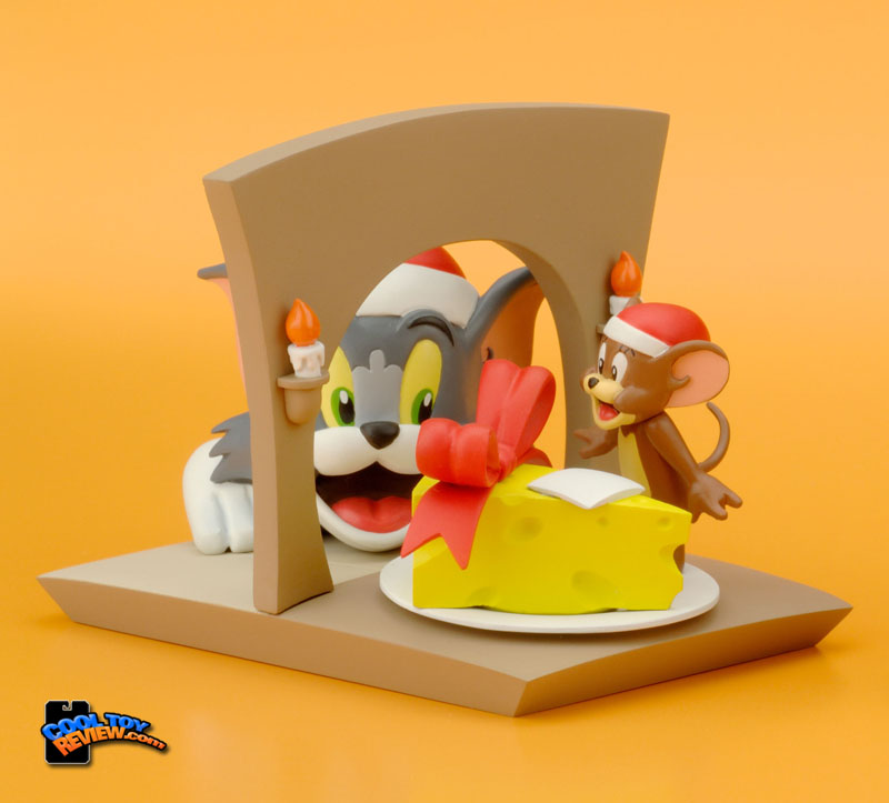 Tom and Jerry Vignette Collection Figures. Distributed in North America by Organic Hobby, Inc.