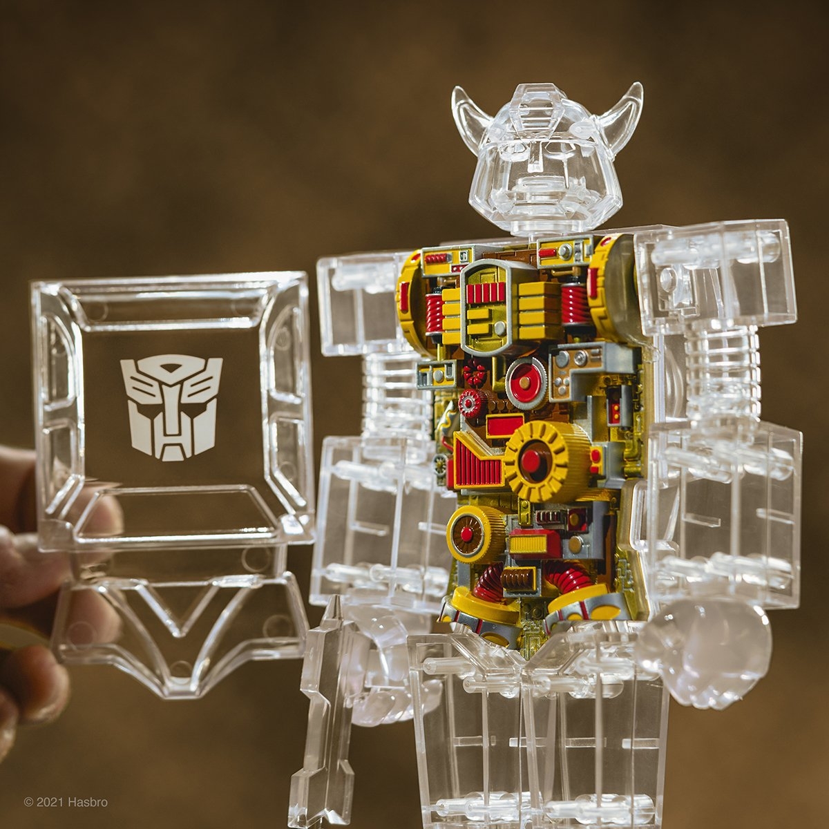 SC-Transformers_Bumblebee_clear_hero3_1200_2048x2048.jpg