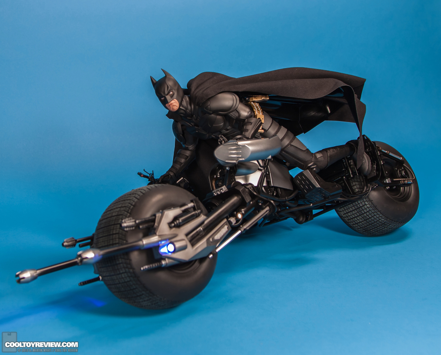 Bat-Pod_Dark_Knight_Rises_Hot_Toys-23.jpg